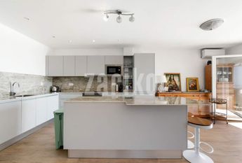 Penthouse with sea views