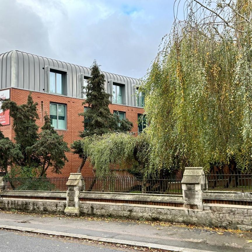 Studio to rent - Photo 1