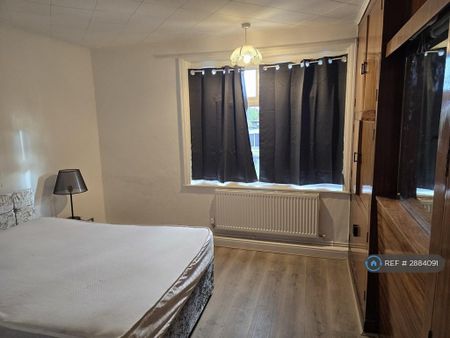 1 bedroom in a house share to rent - Photo 3