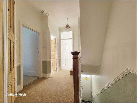 Cranley Gardens, Palmers Green, N13 - Photo 2