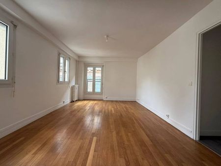 Rental Apartment Paris 10th Saint-Vincent-de-Paul - Photo 2