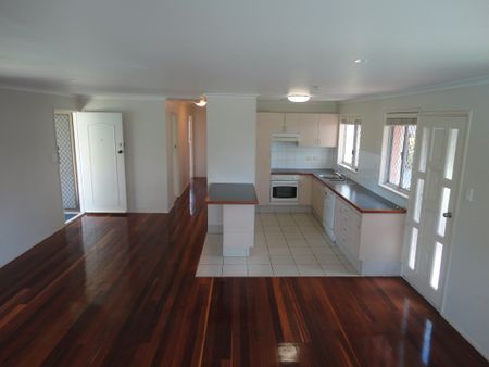 Large Family House, Save Hundred dollars each month on electricity bill! - Photo 2