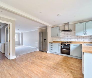 4 bedroom terraced house to rent - Photo 5