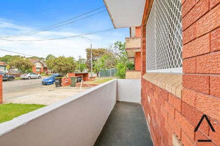 Stylish Ground Floor 2-Bedroom Apartment in Prime Wiley Park Location - Photo 4