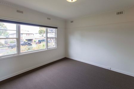 16 Ida Street, Niddrie, VIC 3042 - Photo 5