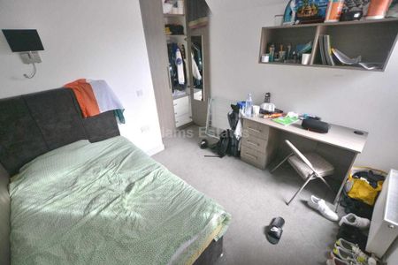 5 bedroom flat to rent - Photo 4