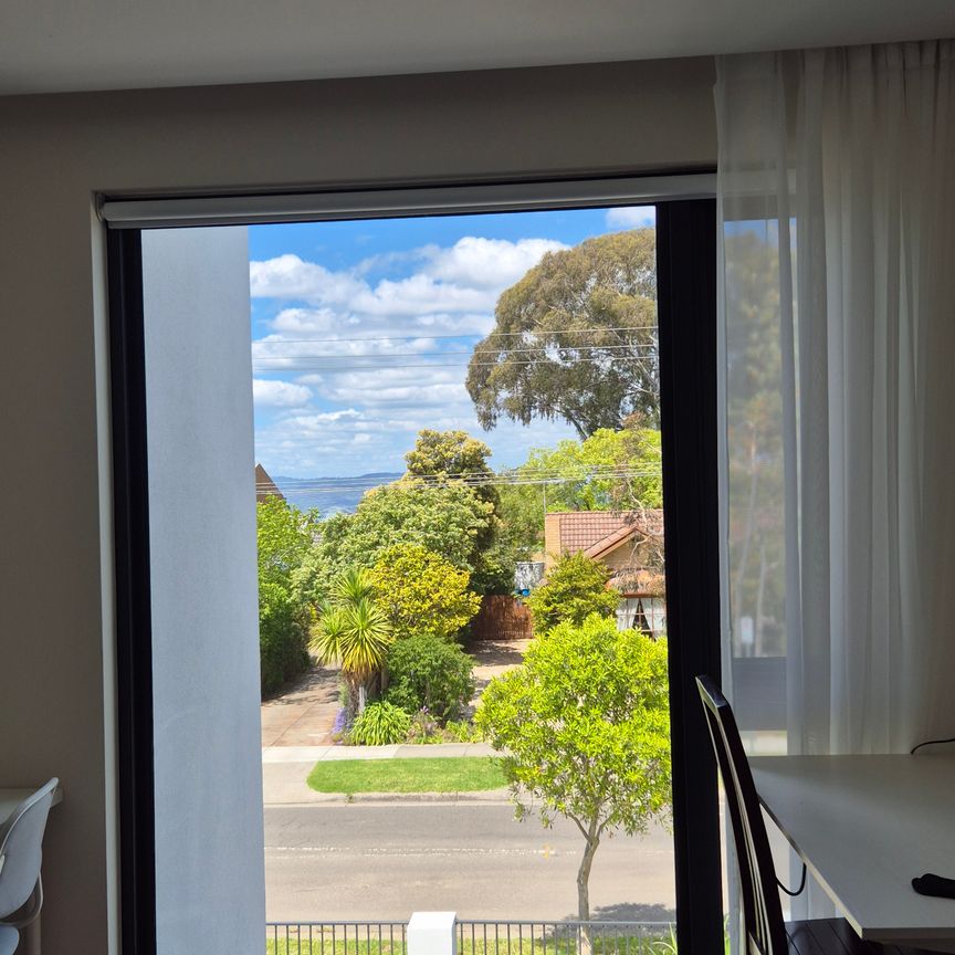 Glen Waverley - Photo 1