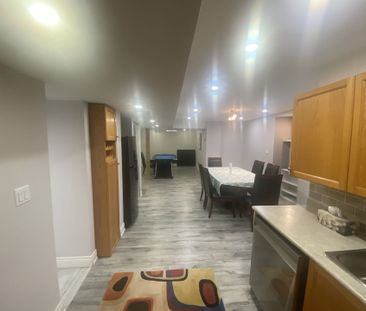 For Lease - 176 Alfred Smith Way, Newmarket, Ontario - Photo 4