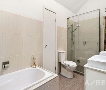 Perfectly located spacious 3 bedroom Townhouse - Photo 5
