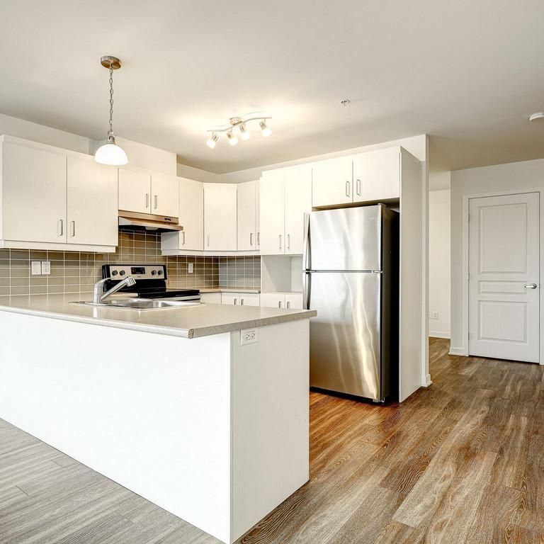 3 Bedroom Penthouse - 290 Place Claude-Dagenais, Sainte-Thérèse - Photo 2