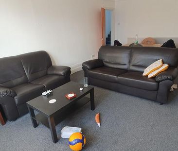 4 bedroom flat to rent - Photo 2