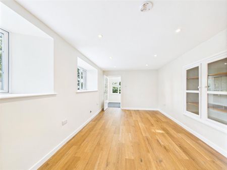 4 bedroom detached house to rent - Photo 4