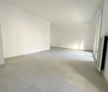 Location Appartement 3 pièces 57m² NICE 06300 - Photo 3