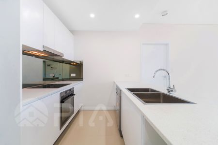 Modern Spacious Apartment - Photo 5