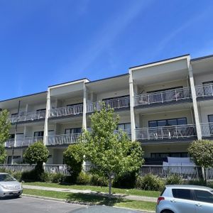 Desirable North Facing Apartment - Photo 3