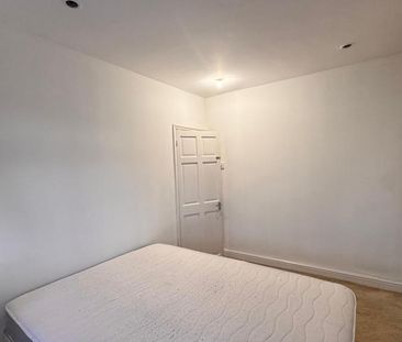 4 bedroom terraced house to rent - Photo 6