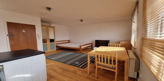 Studio to rent - Photo 2