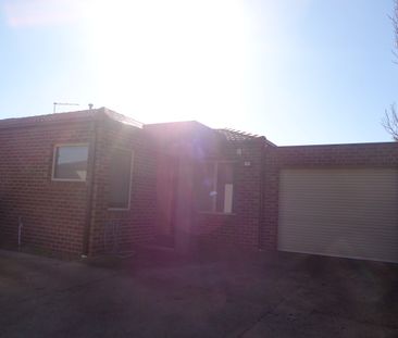 Beautifully Updated 2-Bedroom Unit in Prime Albanvale Location - Photo 2