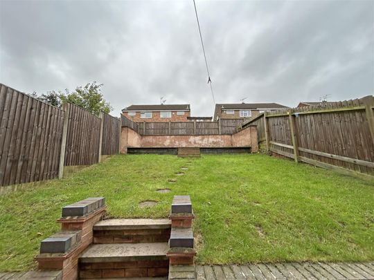 3 bedroom Semi-detached house to rent - Photo 1