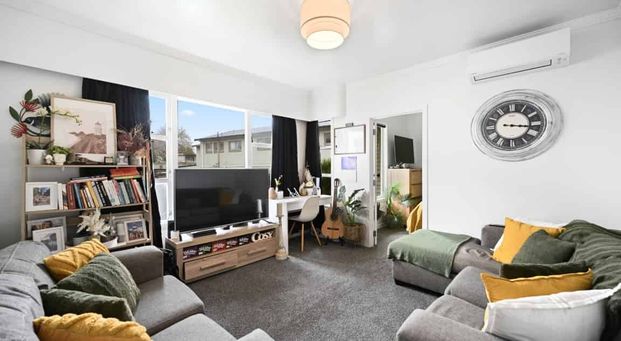 Five Bedroom in Hamilton East - Photo 1