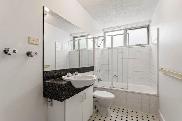 Sunlit Ground-Floor Living in a Prime Hawksburn Pocket - Photo 1