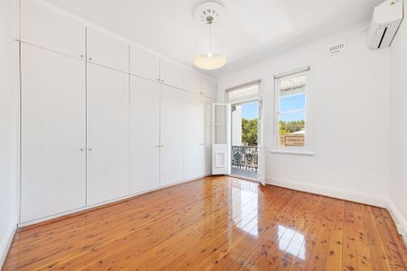 Refurbished Elegant Victorian home in coveted Alexandria cul-de-sac - Photo 3