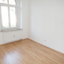 Neundorfer Str. 41, Wohnung 1 ~~~ Balkon, Tageslichtbad mit Wanne und Dusche, Abstellraum, Keller - Photo 1