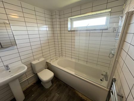 2 bedroom maisonette to rent - Photo 2