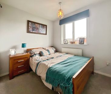 3 bedroom Semi-Detached House to let - Photo 5