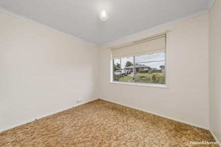 Three Bedroom Character Home - Photo 4