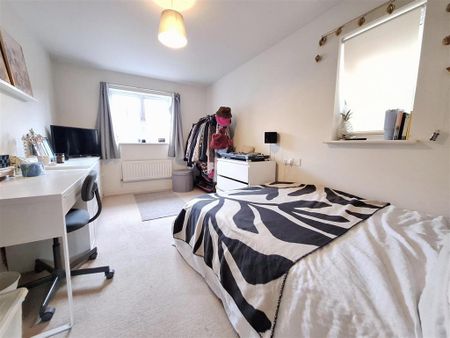 4 bedroom detached house to rent - Photo 4