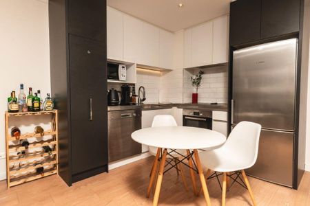 Fully furnished Centro 2 bedroom apartment with carpark available and pet friendly condition - Photo 3