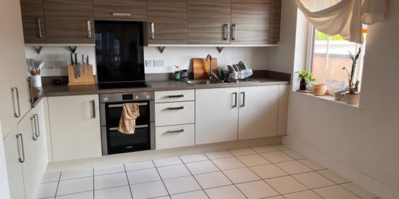 2 Bed Flat, Centenary Plaza, SO19 - Photo 3