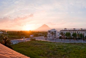 For long-term rent: apartment in Javea, Golden Garden urbanization, with 2 bedrooms and a pool.