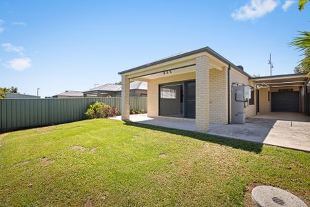 70 Victoria Cross Parade, Wodonga VIC 3690 - Photo 2