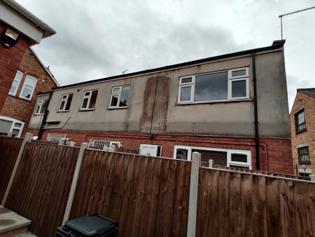 A cosy house-share in the heart of Hinckley Town Centre - Photo 3