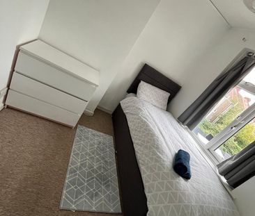 4 Bed Terraced House, Gloucester Road, BS16 - Photo 3