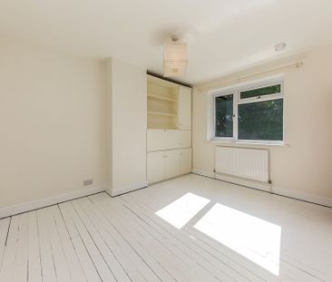 3 bedroom semi-detached to rent Millmead Area, Guildford - Photo 6