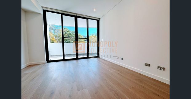 AS NEW STUNNING 1 BEDROOM APARTMENT IN PRIME LOATION - Photo 1