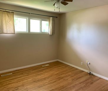 2 bdrms up 2 bdrms down well maintained Main Floor home in Winston ... - Photo 1