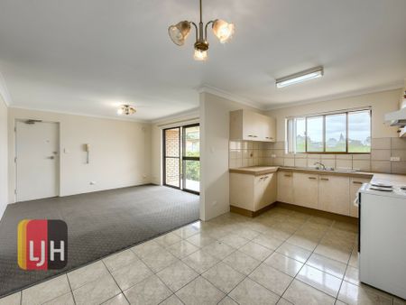 2 BEDROOM UNIT IN CENTRAL LOCATION ! - Photo 2