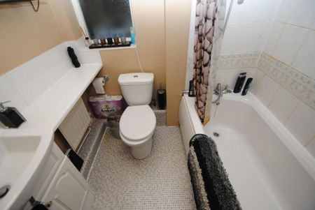 2 bedroom terraced house to rent - Photo 5