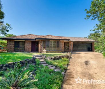 “Spacious Lowset Home in Prime Hilltop location!” - Photo 1
