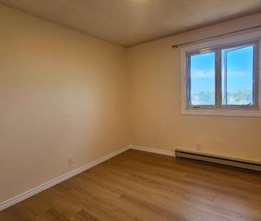 For Lease - 158A Mcarthur Avenue Unit# 804, Vanier and Kingsview Pa... - Photo 3