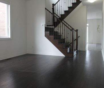 For Lease - 24 Festival Court, East Gwillimbury, Ontario - Photo 1