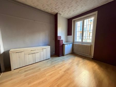 Location Appartement 1 pièce 40m² LYON 3ème - Photo 5