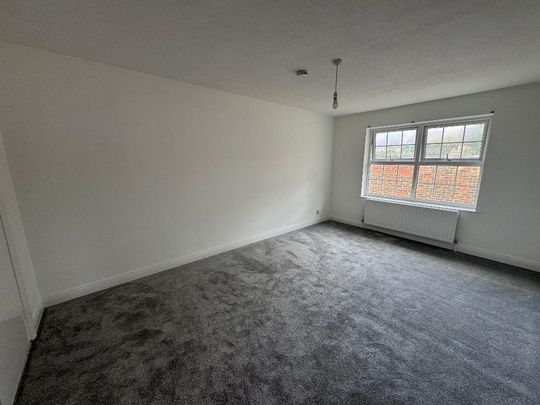 4 bedroom flat to rent - Photo 1