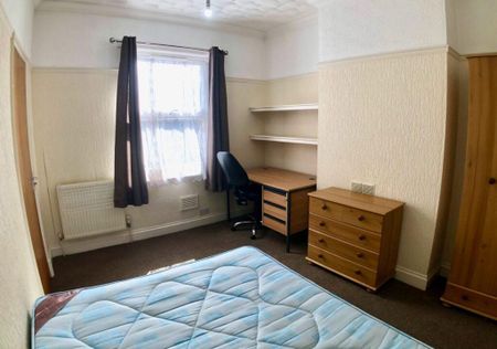 3 bedroom terraced house to rent - Photo 4