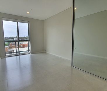 Modern 2-Bedroom Apartment - Photo 2