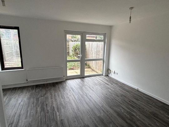 2 bedroom end of terrace house to rent - Photo 1